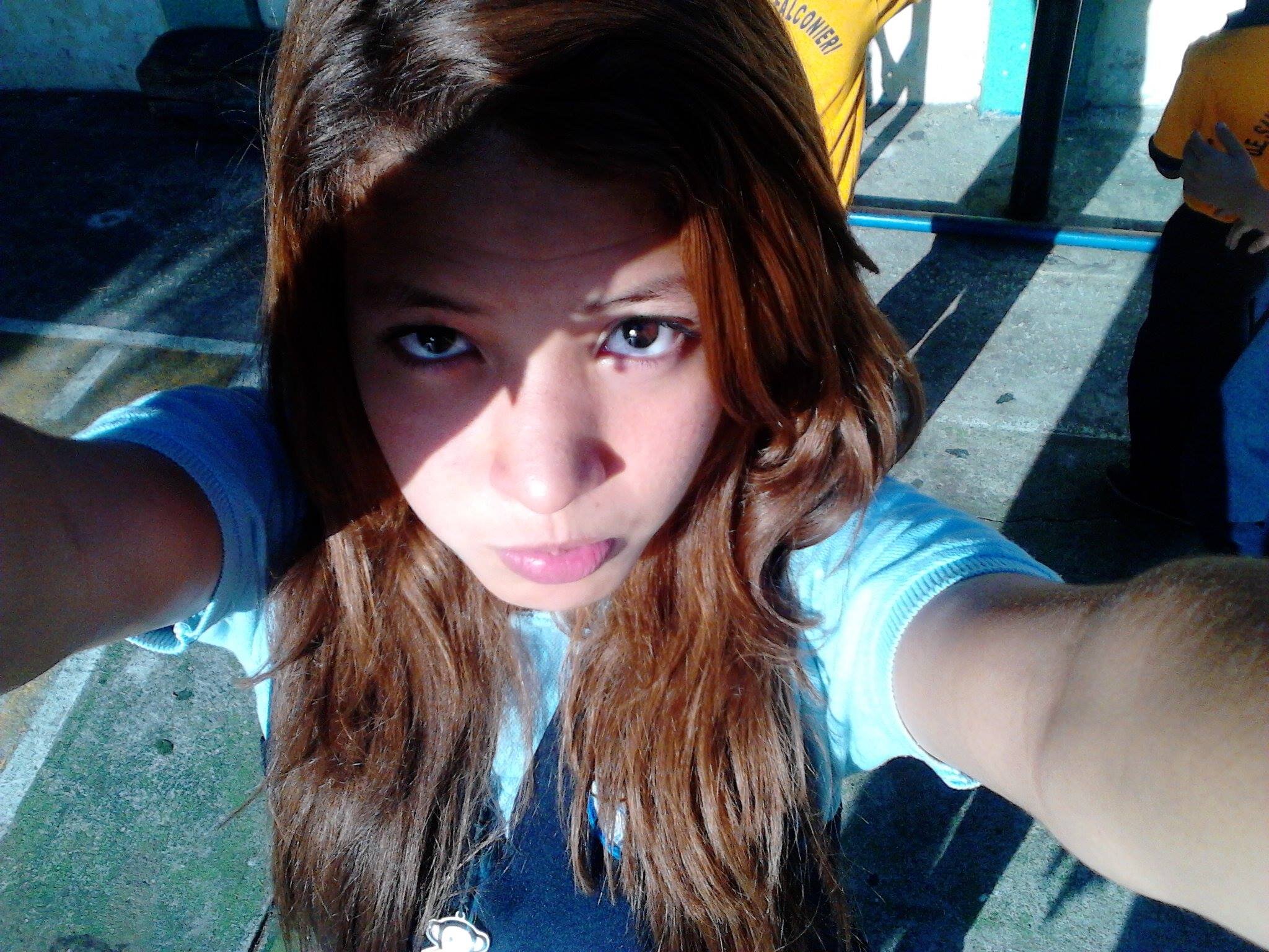 holaa a todos (*-*)/ aka una chica otaku amante del metal lml y alternativo *-* sigueme y te sigo ^-^