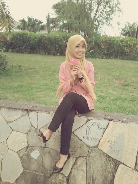 My Name is Mega pertiwi |Bekasi , 21 Febuari 1998 | ♥ ALLAH SWT ,  ♥Mamah ,  ♥ Papah,♥ Adik | follow me , follback? Just mention☺