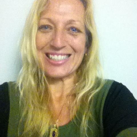 CosmicRose's profile picture. 