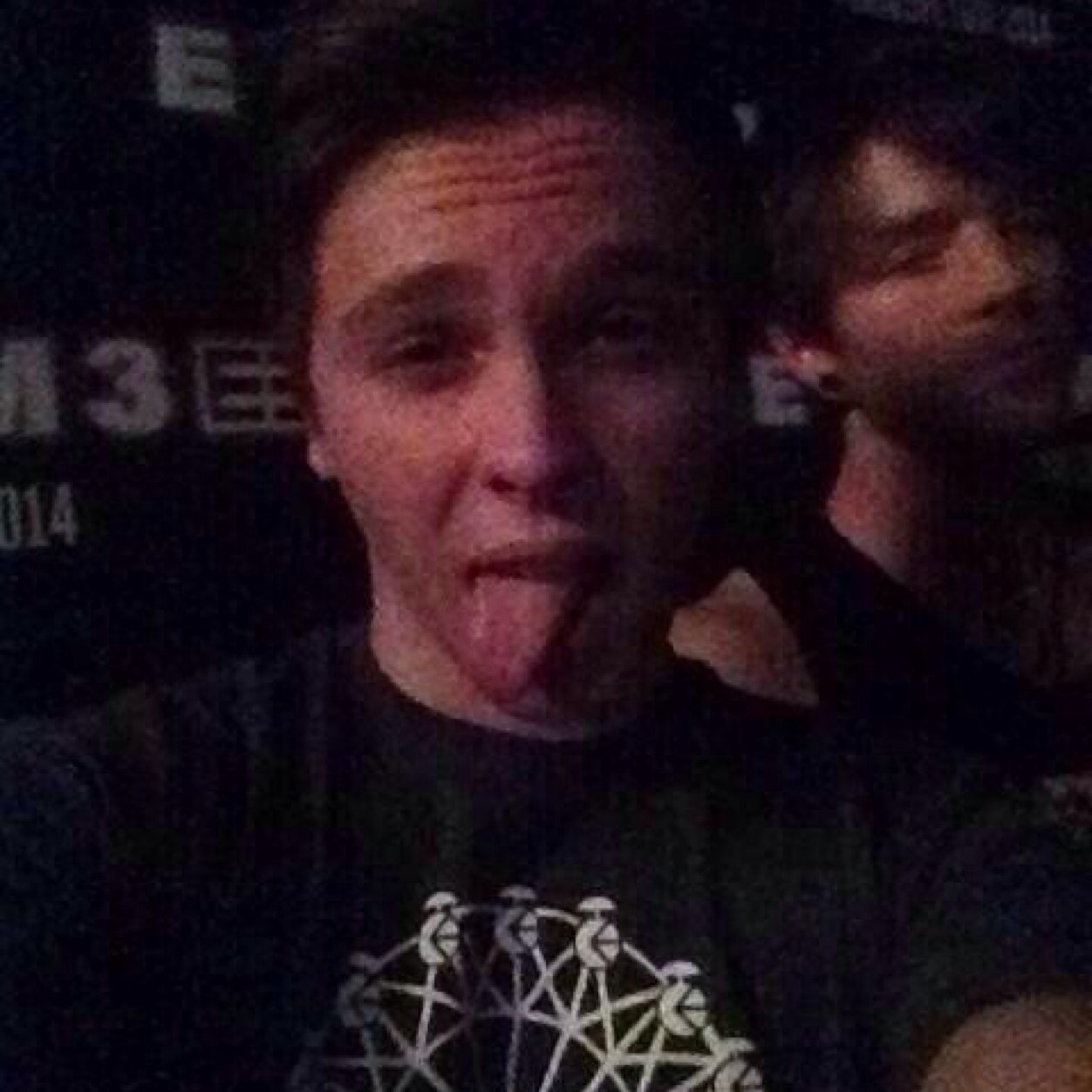 follow @twerkitmashton ily