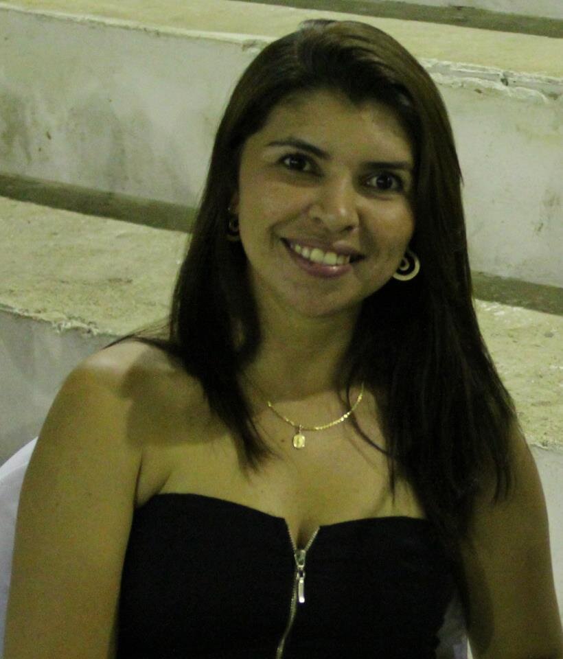 Cristã, Estudante de Comunicação.