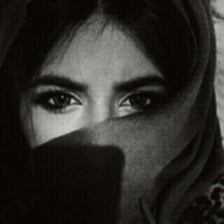 فتآھہ ﺂلتاسعهَ عشرُ فاتنہ 'ؤَ تكتِبُ بيدٍ واحِدة و بألفِ قلبْ ' تعَبث بِ 28 حرفآ ' تمَرداً ' وفقداً لَ غائبها المتغيبہ عنہ وَ مغرمہ بِ أبيها *