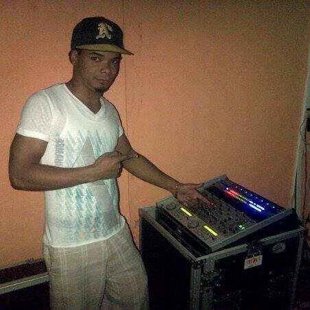 asociación de dj El coro de los pitbulls