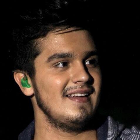 Ter um ídolo é ter um motivo a mais para sorrir, para viver, para sonhar e principalmente para não desistir. Since: 11.05.2011 ʚ