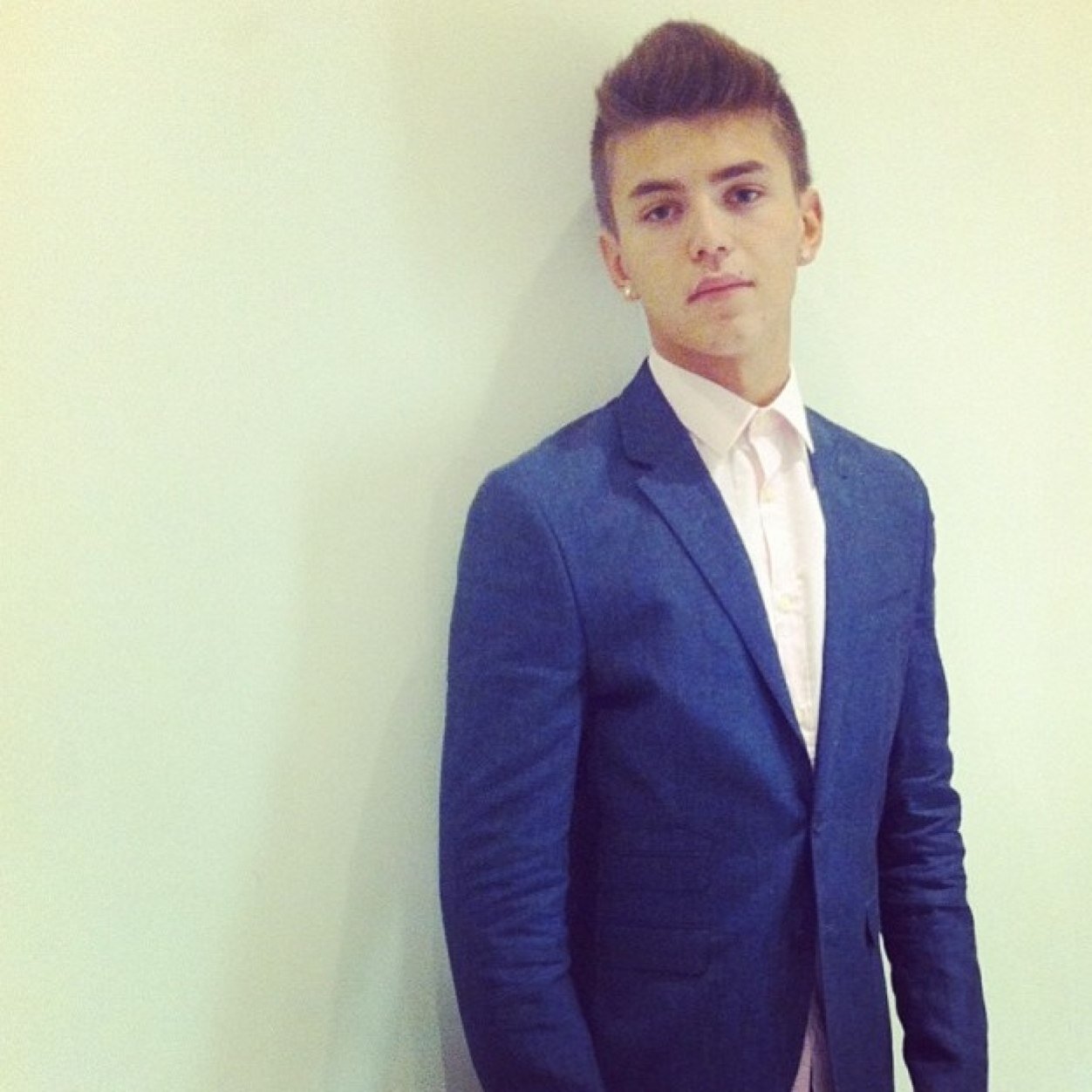 KILLIAN FLANAGAN. I'm Rory's bro. 17. Single hoe. Modeling is sort of my thing. I'm a cheerio, so?
