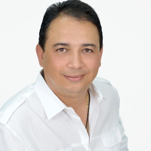 Notario Publico, Abogado, consultor politico, esposo, padre y orgullosamente de H. Matamoros, Tam.