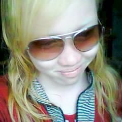 Full Name : Sherly .M. Tri Lorenza
Nick Name : Sherly
Birth : 06 July 1999
Birth Place : Leeuwarden
Hobby : Music & Movies
Follback? Just Mention