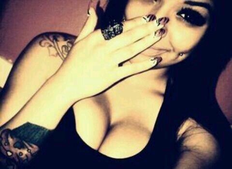 Packing bowls. Smoking bongs. I live that green life. #teamlegalizeweed #earthtribevibe