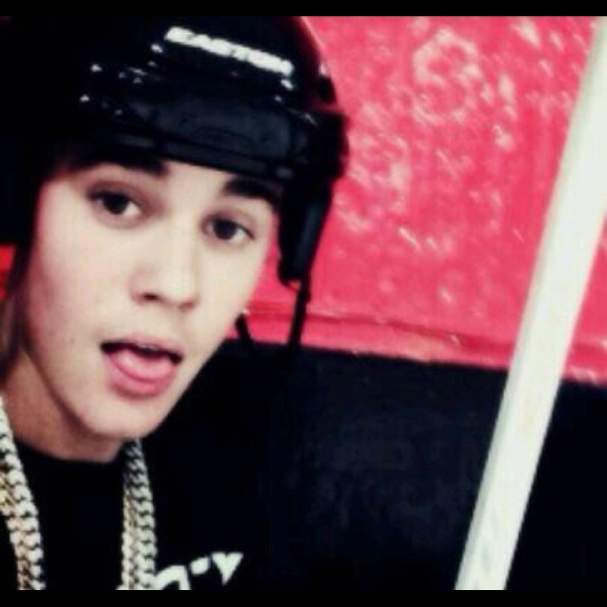 I gave you a free follow so pls go follow @bizzlesxbby and @etbaee and ask for a followback ♡
