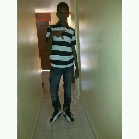Yio Siempre Ando Con jesus ,No le tengo Para Ni al Diablo►♪.A papa Dios Le pido diario vida i salud,esa es la actitud ,gracias por darme esa vistud .
