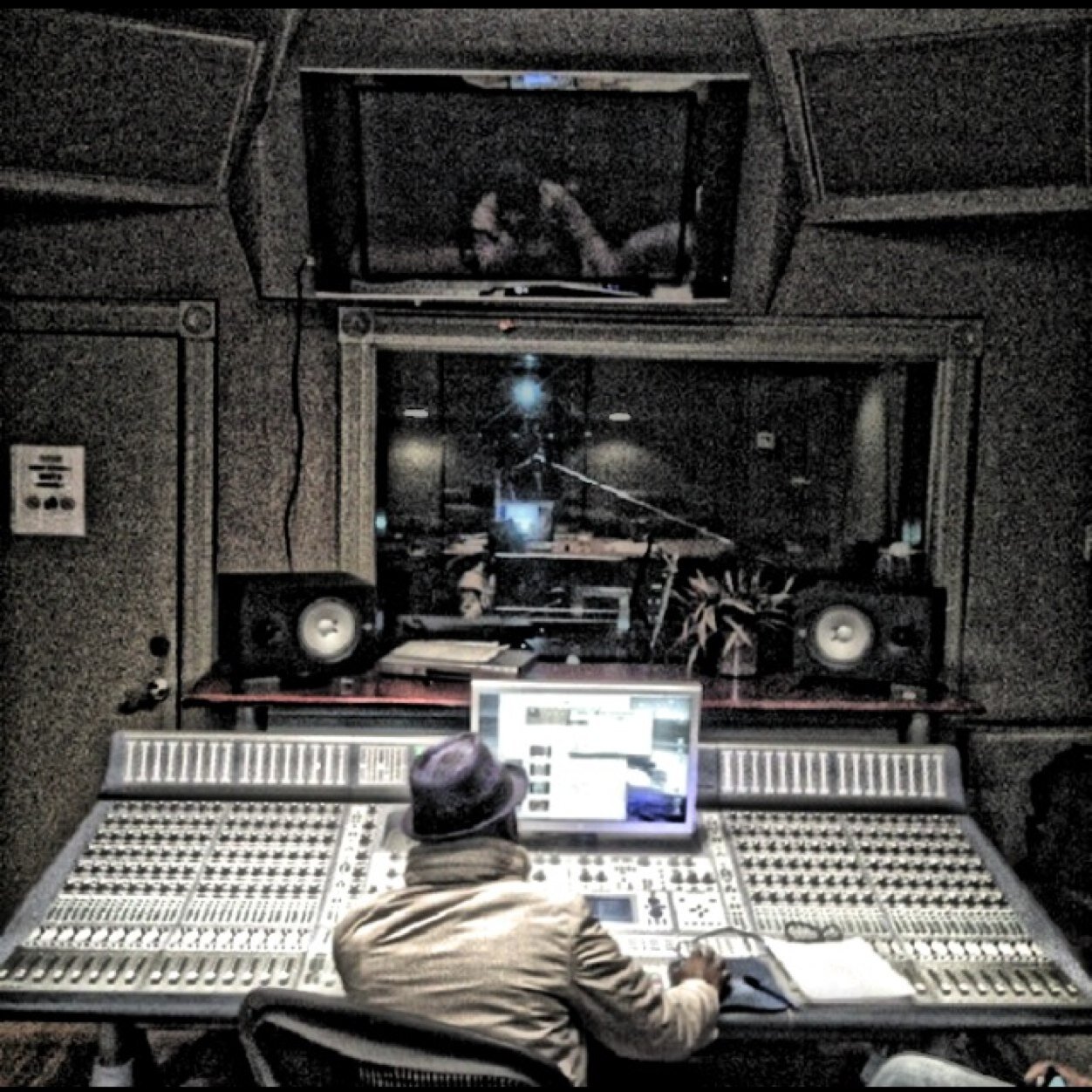 Yung Atlanta Artists On The Come Up Reaching For Sucess, FlyMoney Ft @Step1Thousand @Kinta1000 @IamCy_mike @1kSpike @CashOnlyQuen WeAreFlyMoney@Gmail.Com