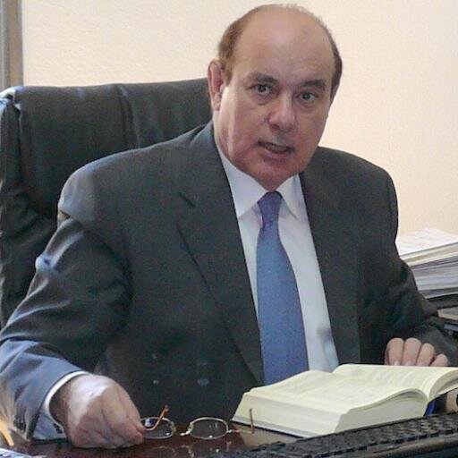 Abogado y economista. Como español y orgulloso de mi país, me encantaría que estuviéramos situados en el lugar que nos corresponde, no el que nos merecemos.