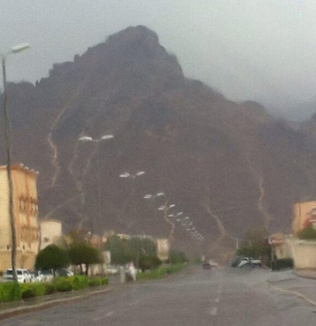 Al7oo_b's profile picture. ‏كتآباتي ؛ جزء صادقَ , وجزء غآمِض ، وجزء من ذوقي ، وجزء يستَحيل ان يفهمهُ غيري