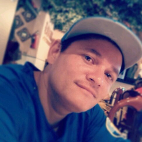 La vida es como una montaña rusa que tiene sus altas y bajas  tú eliges si te asustas o disfrutas el viaje..