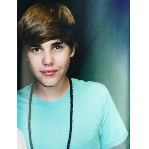 justin is my smile and my happiness. selena and taylor are my princesses. rihanna is my queen.