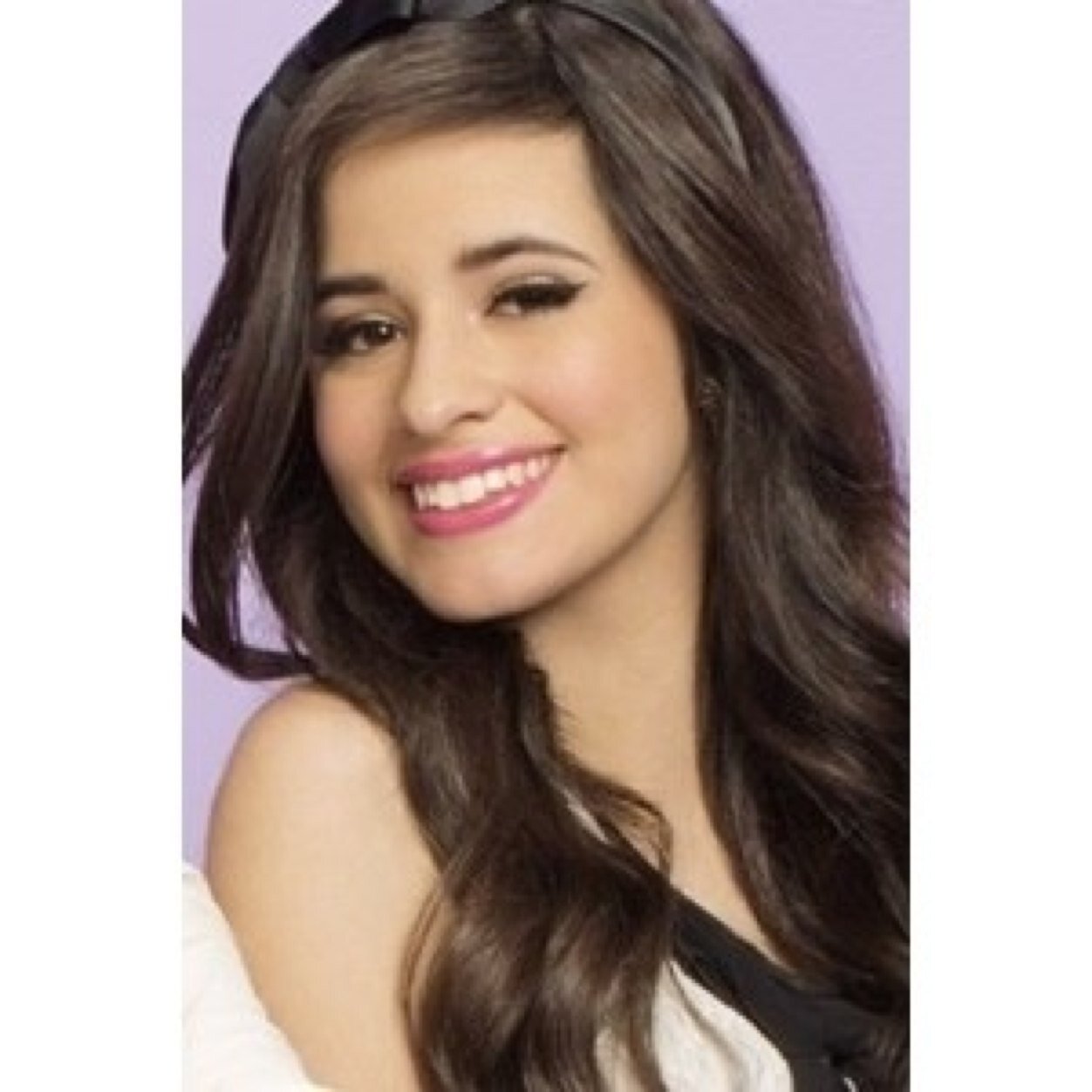 Hiiii im Camila. I sing..i can be very weird uh i like hanging out with people sooo talk to me sometime! :))) (RP)
