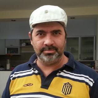 AdrianFLORENZA's profile picture. Geek por defecto, webmaster por profesión, canalla por sentimiento, amigo, esposo, amante, y padre por elección