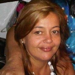 Argentina-venezolana, mujer, madre, trabajadora y esa clase de persona que cree en un mañana aunque amanezca gris.