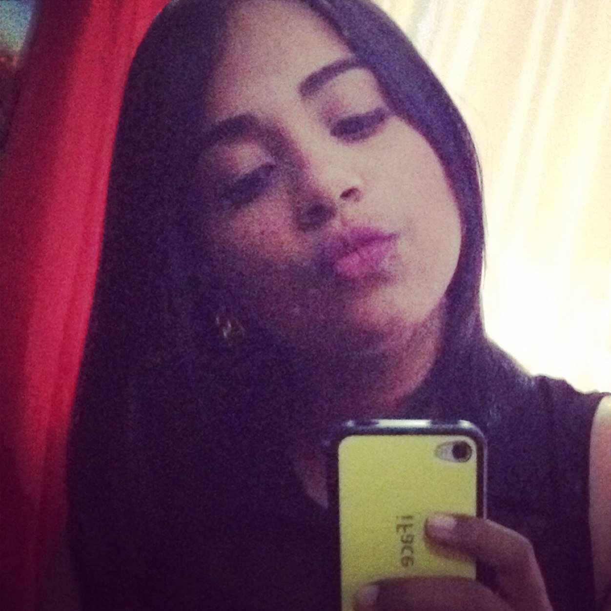 -Instagram: Layraherrera04. Dios mi único guía. Estudiante de Con.Finanzas en @intecrd, Amo con locura a mi Familia y amigos 3