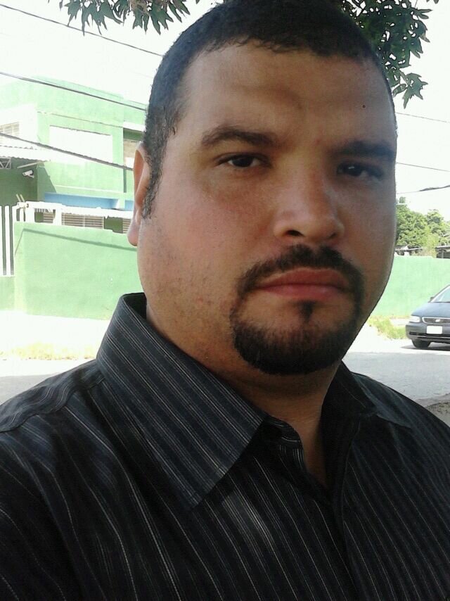 Ingeniero Civil; Proyectista y profesor de la UNEFA