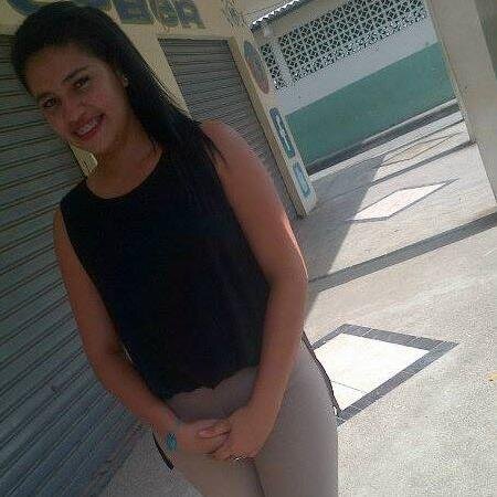 cualquiera puede hacerte sonserir, Pero no qual kiera puede hcerte feliz !! :*