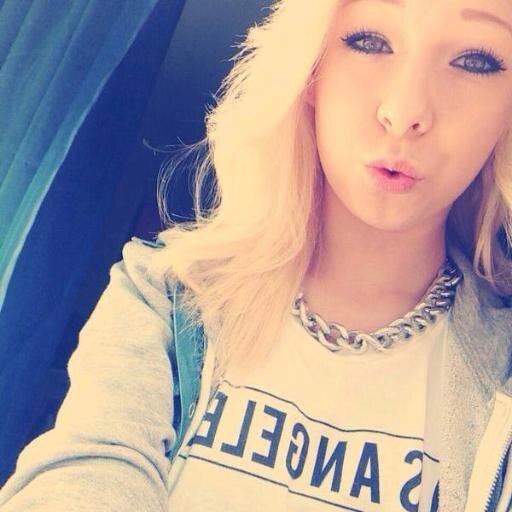 Hey I'm Susi I live in Germany and Ilove all my Friends!! Kiss