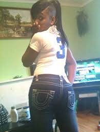 college student trying to make it love music communications major. i love to shop and when concerts come to town am there.