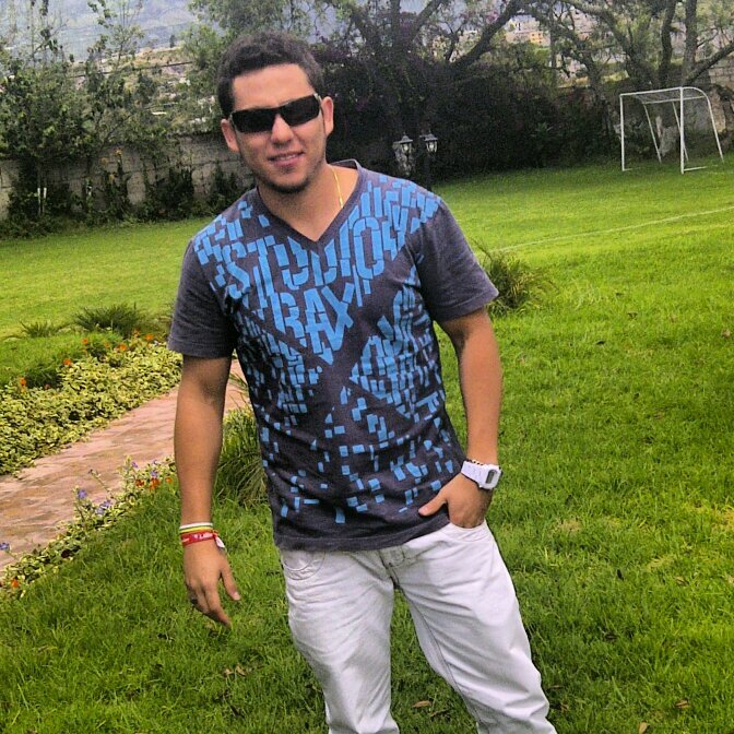 Una persona muy positiva y divertida amante al deporte, la danza, al trabajo, Hincha de Liga de Quito 100%, Ibarreño de cepa.