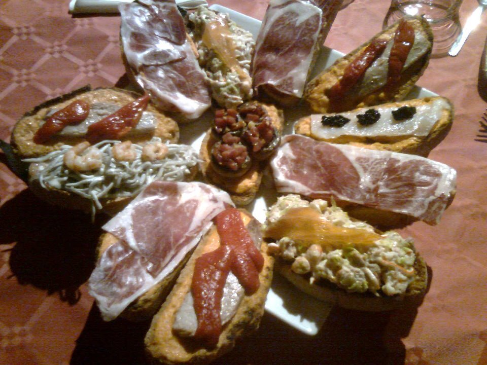 http://t.co/R8j6rp0f6f Organizamos rutas de tapeo por Alcalá de Henares (Madrid) y cualquier otro tipo de evento relacionado con el tapeo.       Anímate