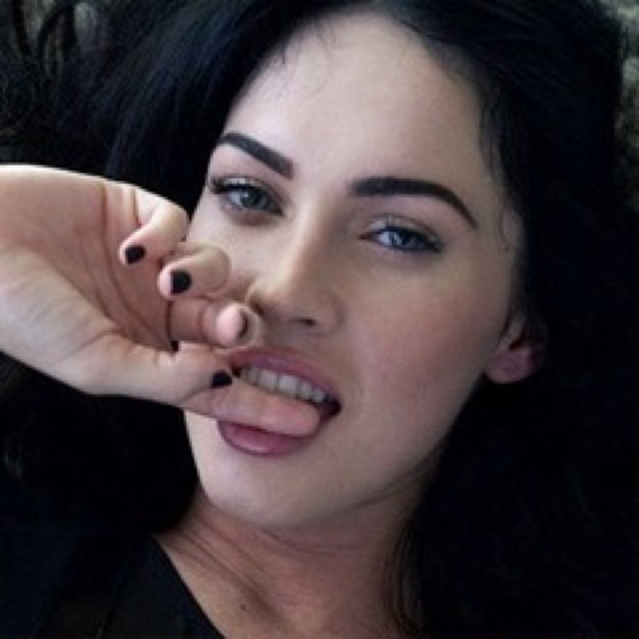 vuotinelpetto's profile picture. Meglio soffrire per qualcuno di importante che mi ha fatto sputare il sangue ma mi ha fatto sentire grande