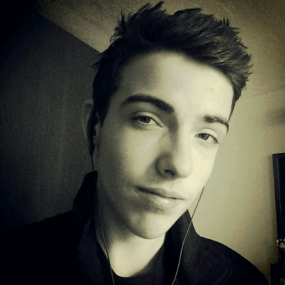 I Love Air-soft, Making Dubstep Music, Making Films
,Taking Photos I'm A Pretty Quiet Kid