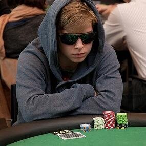 As a sports betting and poker enthusiast, I use twitter to connect to fellow bettors- and exchange tips!! Link to the poker site I use- PM if you wanna play me