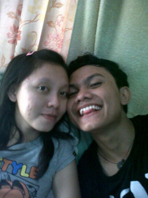 i am a daughter ,an elder sister ,a lover ,a hard worker, a dreamer ,and still try to get and make it hapend :* :D