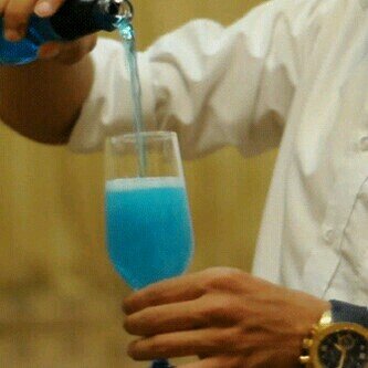‏‏‏‏-  قَبيحَةٌ هِيَ الفتَاة المُتجرِده مِنّ الحَياء -