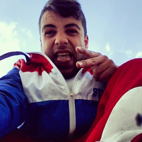 no suelo irme reirme de la gente..., peero si eskupirle a l@s qe lo hacen de mi 'solokieroakienmekiere'