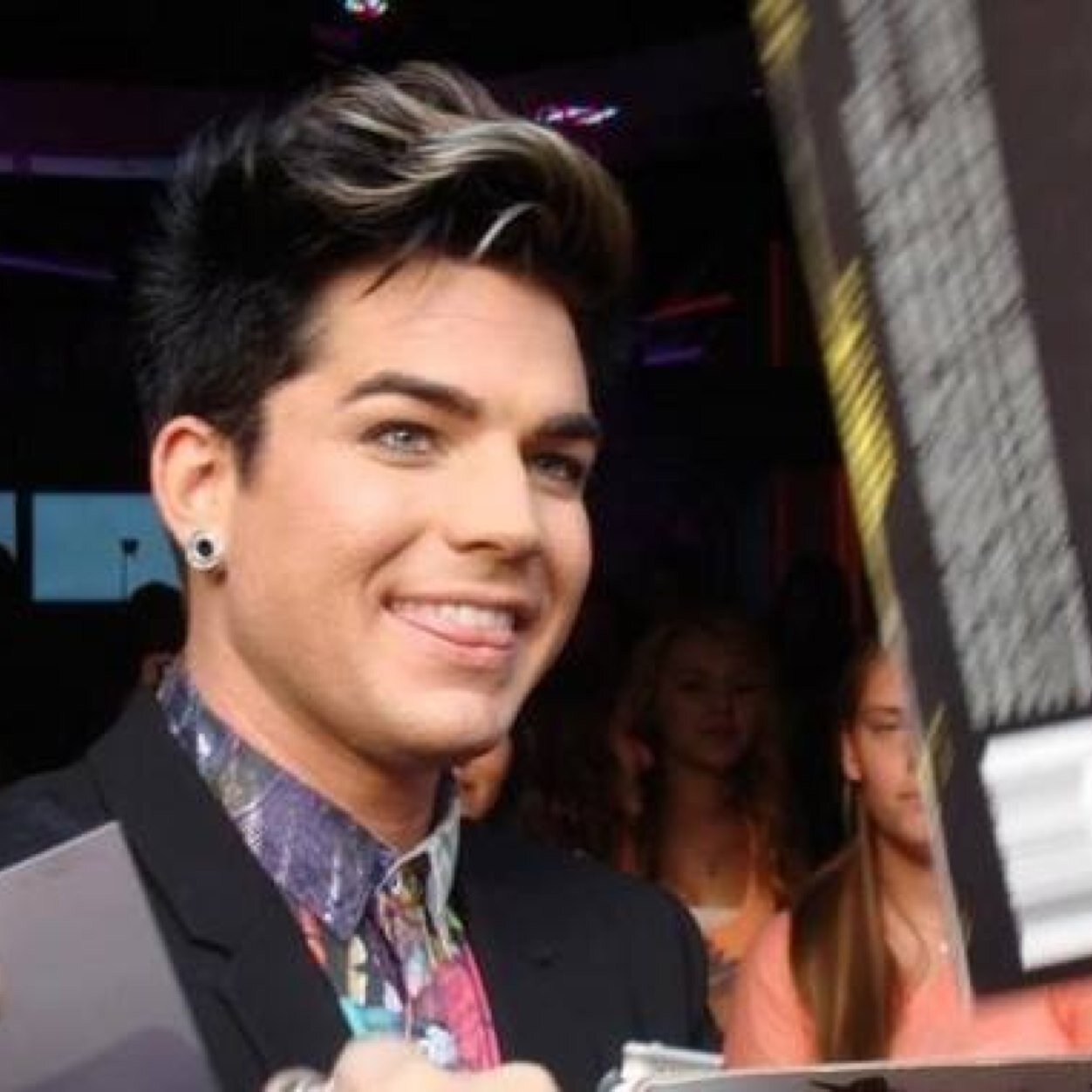 ✨9000000000...% GLAMBERT!! Hared life but always loveing,My hero/idol/savour is adam lambert sence 2008 and always will be,and i'm a Singer/pianest✨