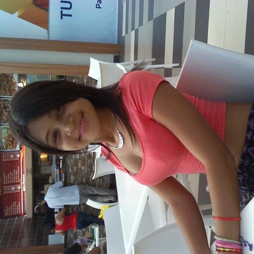 ---Aeee' Soy Muy SiimpaTiicaa'! Me EncanTa Baiilar' I LOVE Me Bff'A @KarelisCedanoO'!---