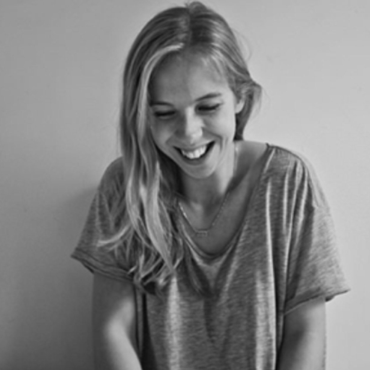 160 cm som ger er sina ord om det som får hjärtat att banka extra hårt; fotboll. Är smyckesdesigner, frilansar som PR konsult och bloggar på Bettips.se.