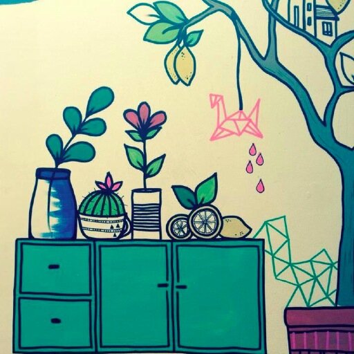 Lima Limón is a boutique art hostel which combines art, colors, comfort and a relaxing atmosphere. 
You will fall in love with La Candelaria  and Lima Limón.