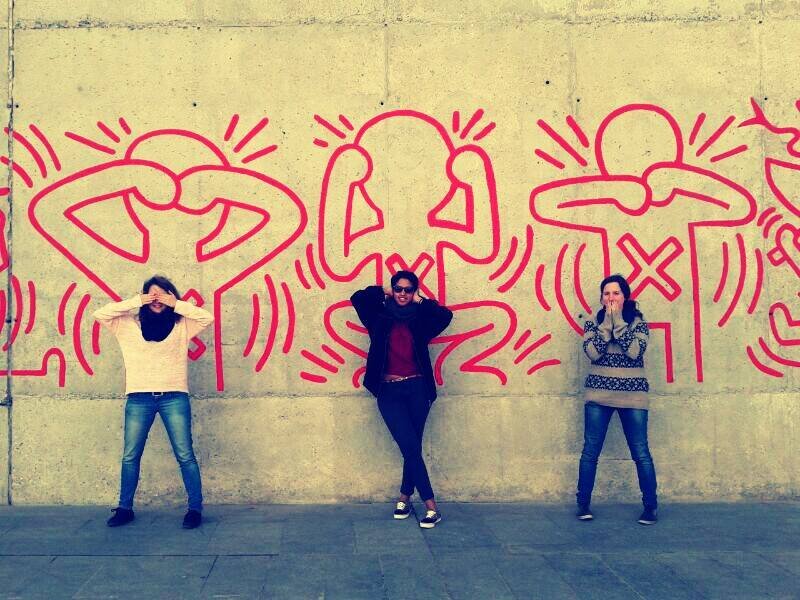 Un objectiu, moltes ides, tres noies. Preferiblement, amb humor pel mig!