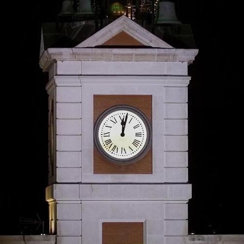 Reloj de la Puerta del Sol, Hora exacta ¿No sabes que hora es? !Preguntame!   siempre a tu servicio   FAKE