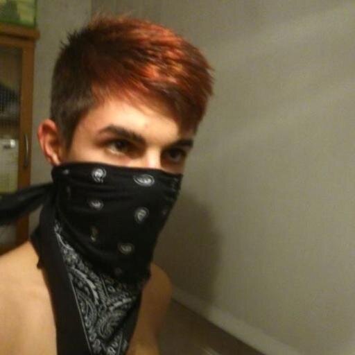 Otaku gran despreocupado de la vida y aburrido 24 horas del día haber si alguien me divierte un rato ^^