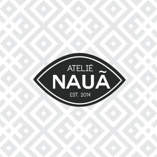 Camisetas com estampas exclusivas feitas individualmente pelas mãos dos dois designers à frente da marca, Anuã A. Aucê e Nathan Oliveira.