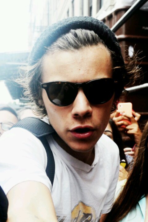 HarryPetcrpcn's profile picture. why walk when you can fly?|-17-gay-|| im in love with Luke