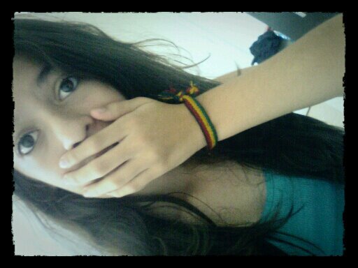 Sou uma menina muito delicada, e vai toma no cu