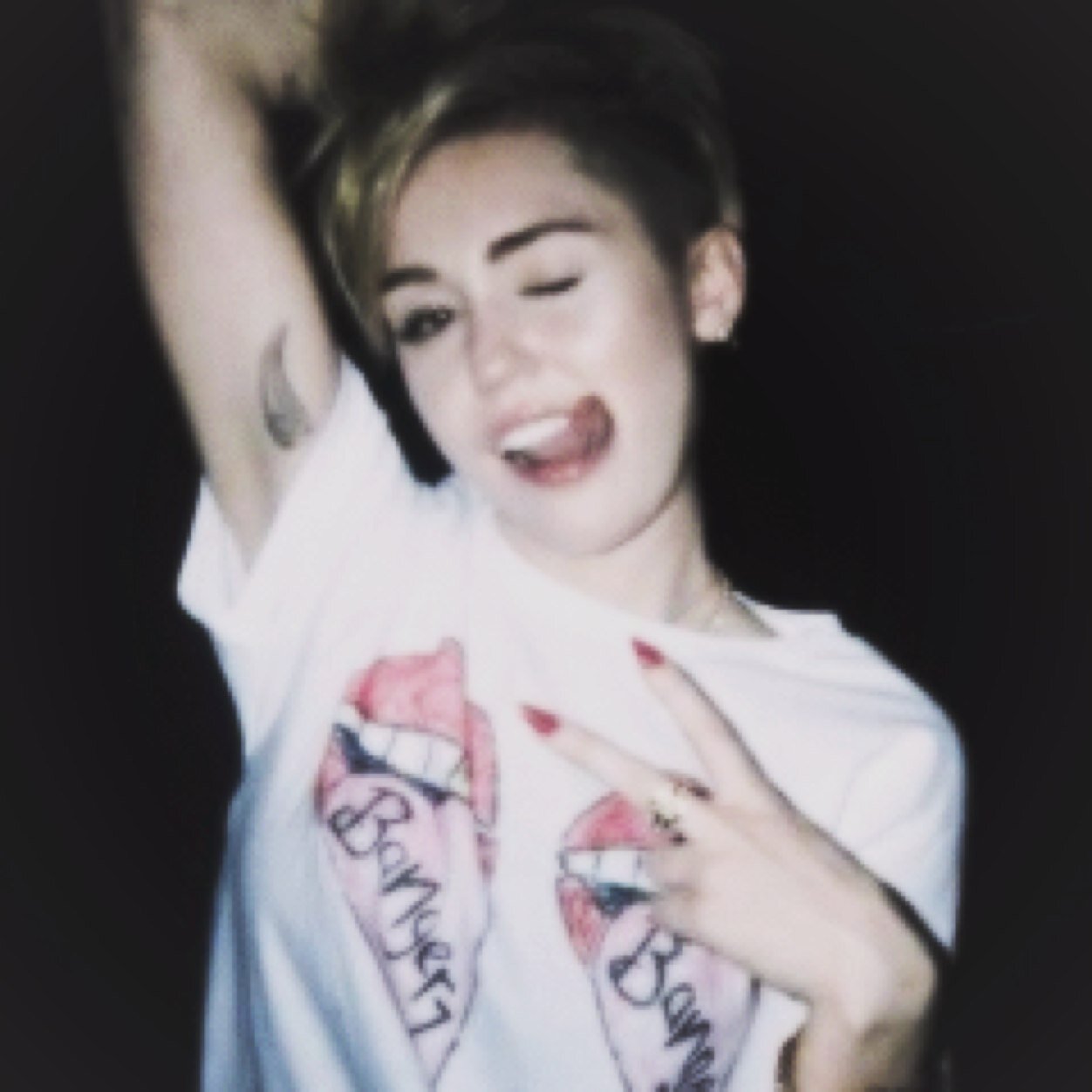 Miley cyrus makes my vagina tingle k