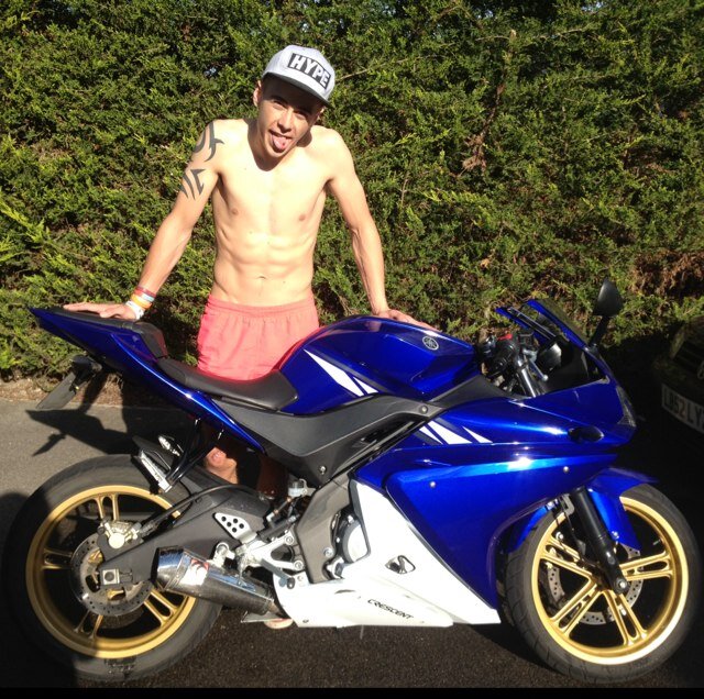 iPush_Kush's profile picture. Its just me against the world - Tupac