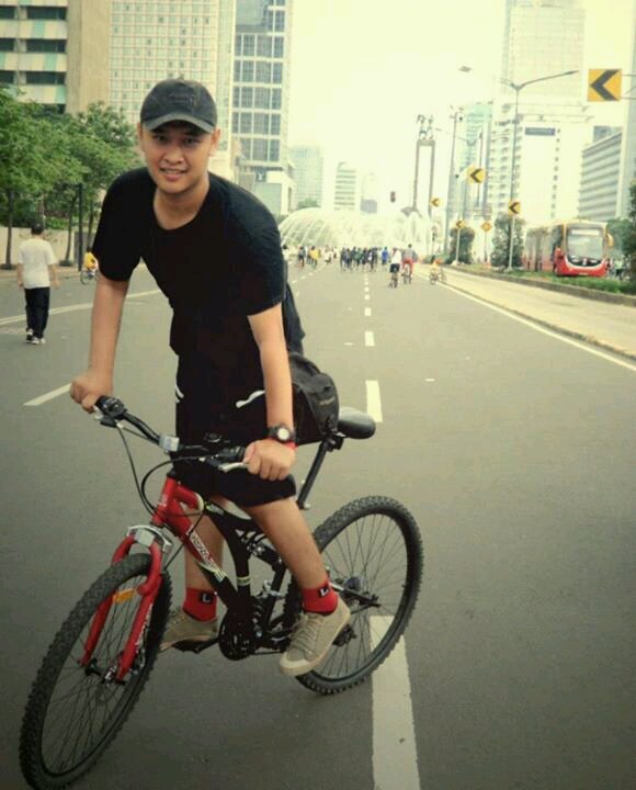 abadiwahid's profile picture. Photographer @Trans7 //creativeart//artdirector//branddesigner//socialmedia//seo