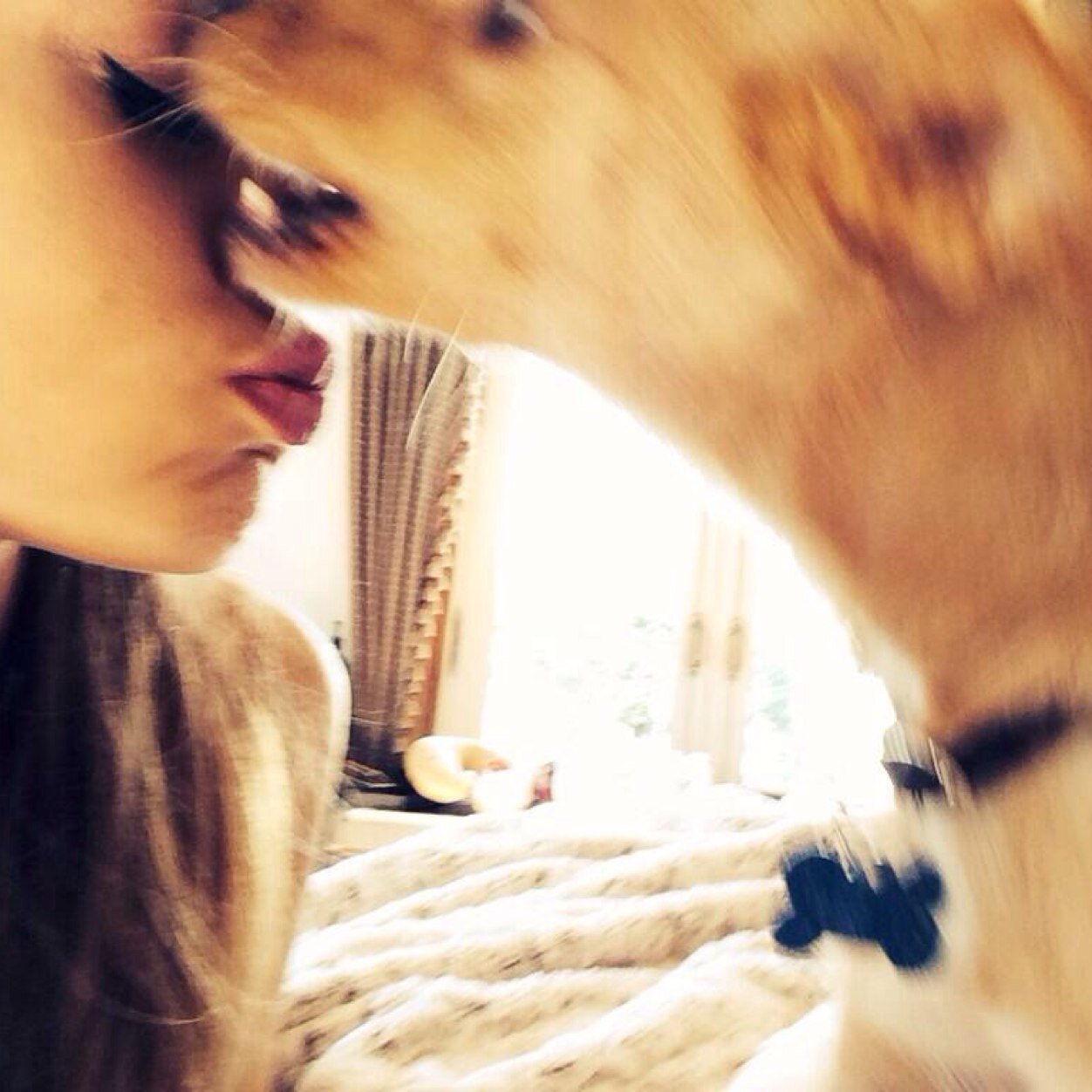 Follow @Yours_Grandex and @GrandeNewsx please they are amazing arianators x