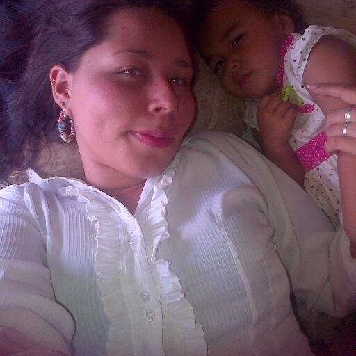 tengo 24 años me gusta la musica hey si tu me sigues yo te sigo *)